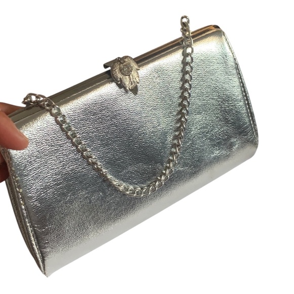 Handbags - 🔗Vintage Silver Clutch🔗